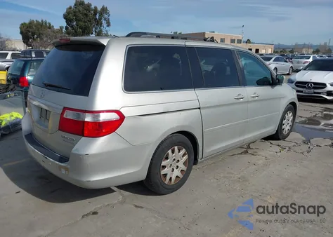 2005 Honda Odyssey Touring z USA, uszkodzony, nr VIN 5FNRL38835B008337